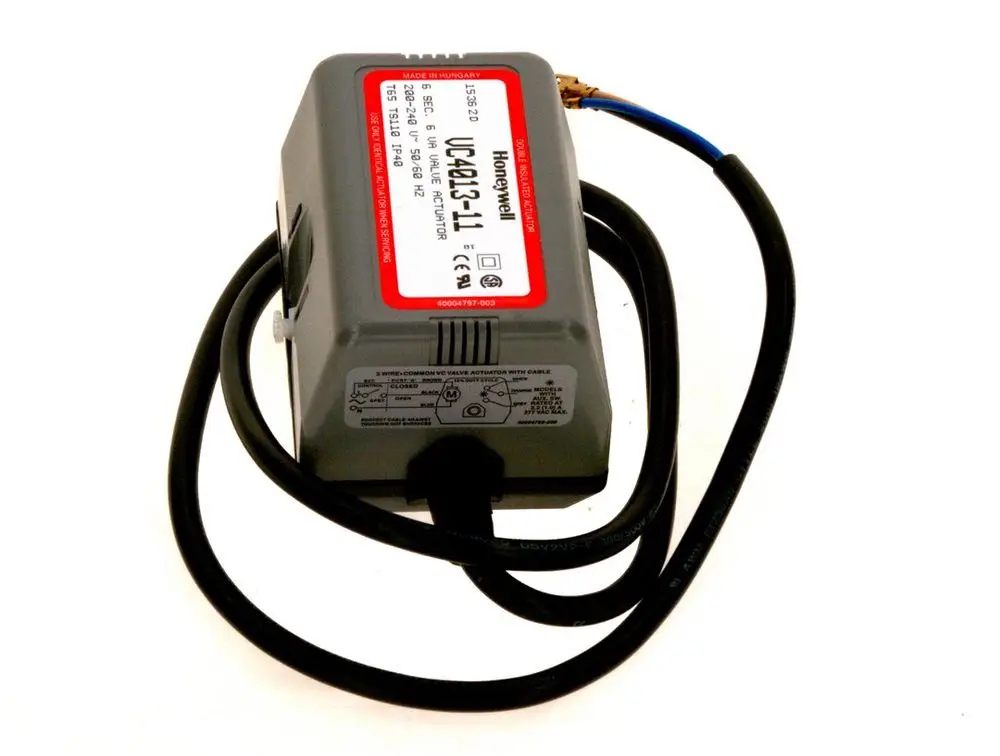 BOSCH Ventilantrieb mit Kabel und grauem Gehäuse, auf der Oberseite mit einer Produktbezeichnung und technischen Informationen.